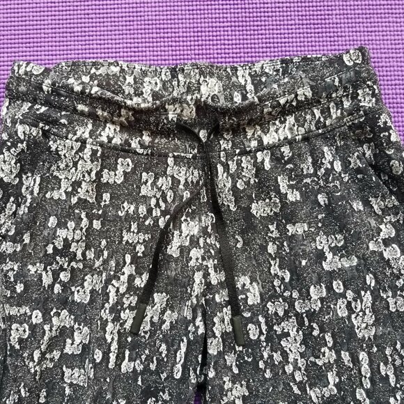Lululemon Ready to Rulu Jogger 29" Eventide Jacquard, size 6 - Picture 5 of 9
